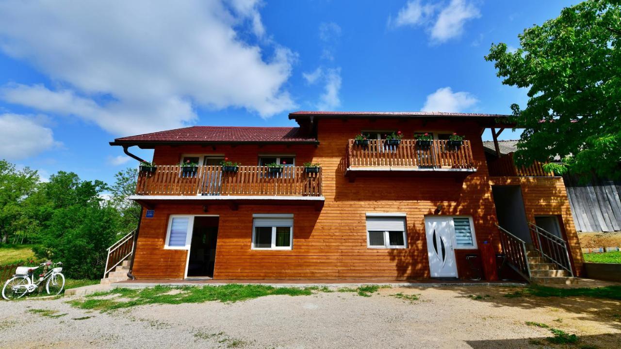 Apartments Laura Rakovica Exterior foto