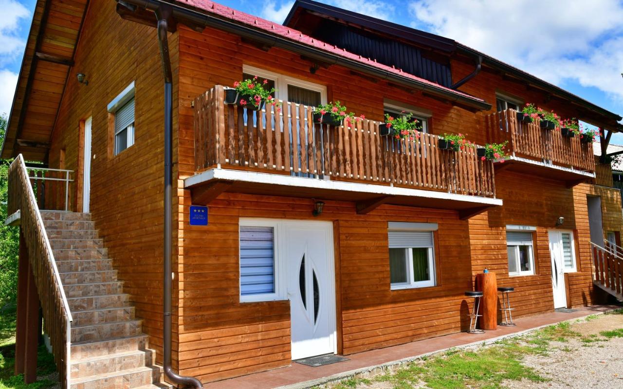 Apartments Laura Rakovica Exterior foto